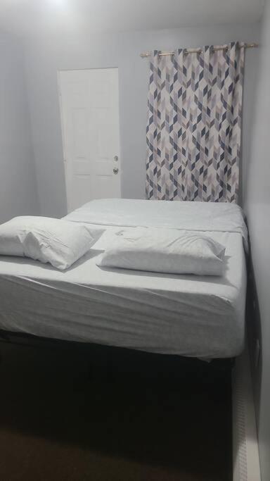 Room In A Beach House With King Size Bed In A Landlord Hosted Three Bedroom Apartment Ню Йорк Екстериор снимка