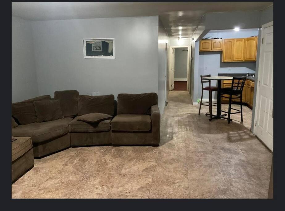 Room In A Beach House With King Size Bed In A Landlord Hosted Three Bedroom Apartment Ню Йорк Екстериор снимка